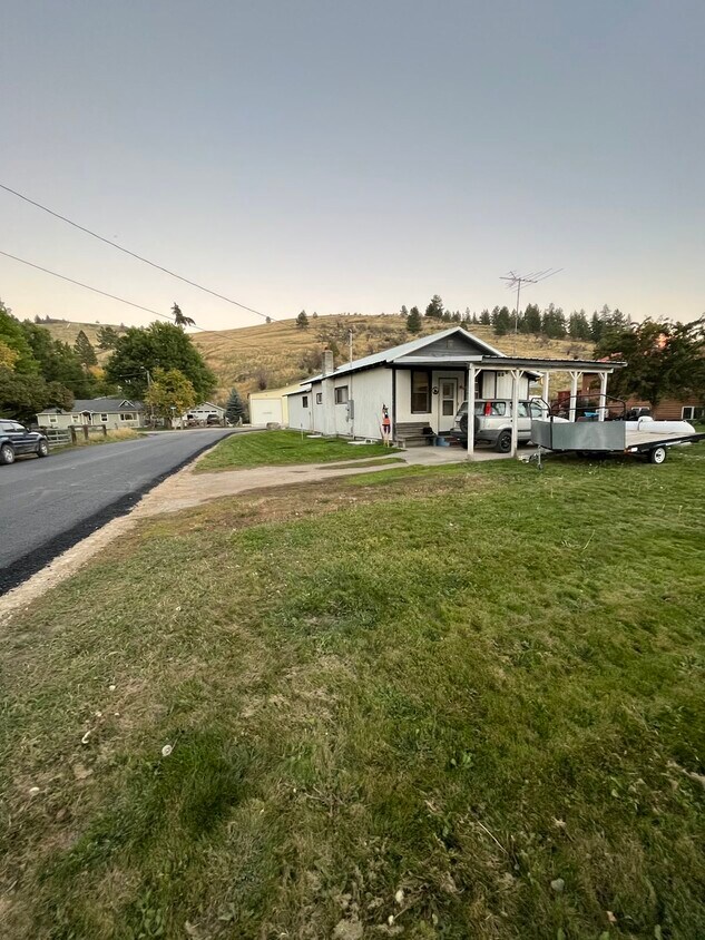 202 Farmer, Plains, MT 59859 House Rental in Plains, MT