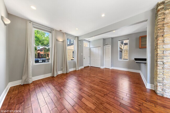 Foto del edificio - 2035 N Winchester Ave