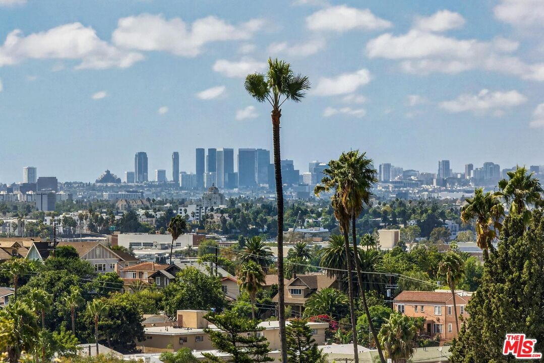 Primary Photo - 1653 Micheltorena St