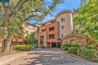 Building Photo - 1310 Creekside Dr