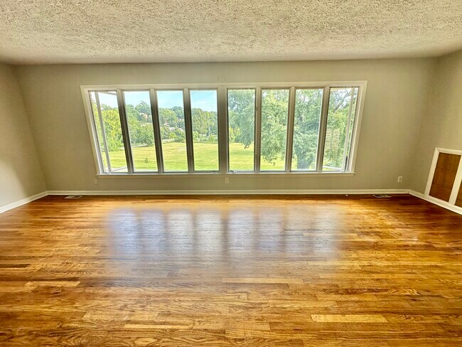 Foto del edificio - 1516 Schuff Ln