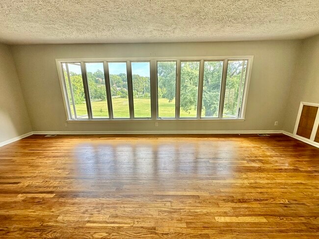 Photo - 1516 Schuff Ln House