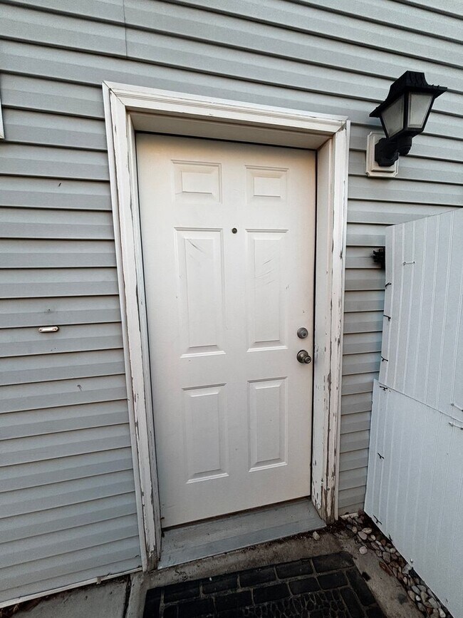 Building Photo - FAR-T 4170/4172