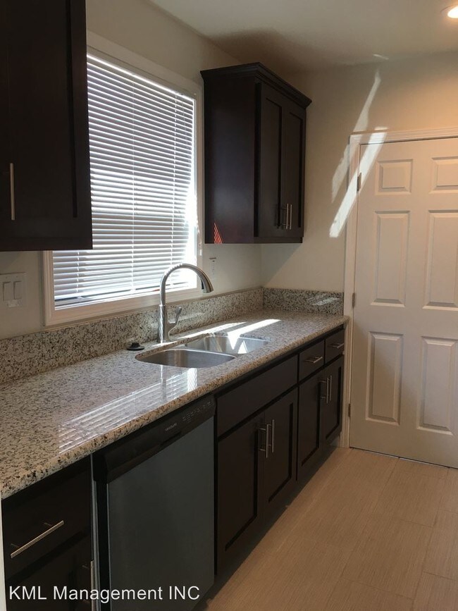 Building Photo - 839 N El Molino Ave