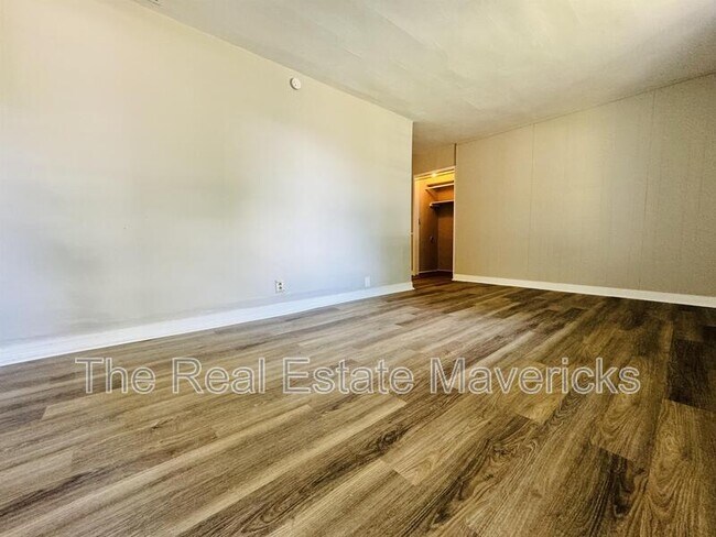 Foto del edificio - 2372 Milne St