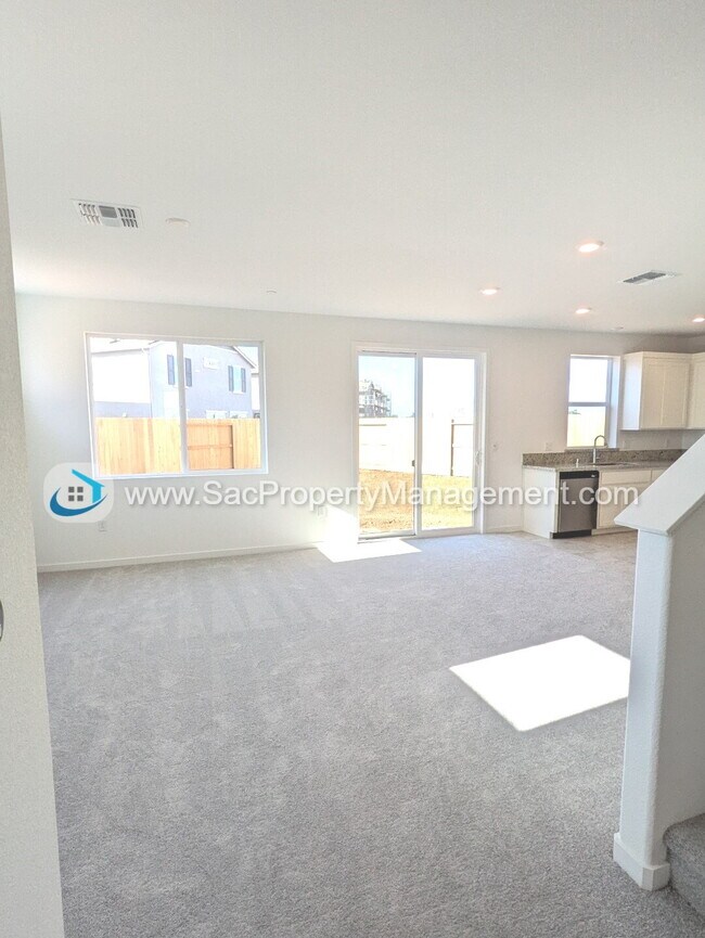 Foto del edificio - Brand NEW 3 Bed 2.5 Bath Single Family Hom...