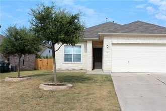 Building Photo - 141 Poplarwood Dr