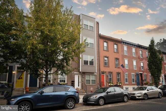 Building Photo - 2141 Christian St