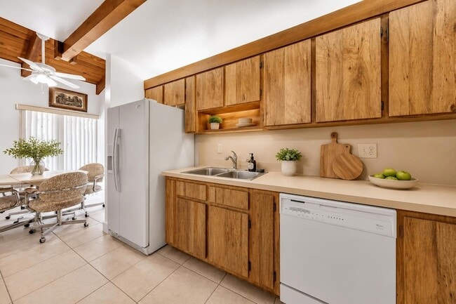 Building Photo - 412 Briarwood Cir