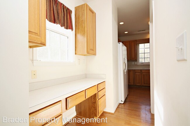 Building Photo - 3 br, 2.5 bath House - 1070 Bristlecone Lane