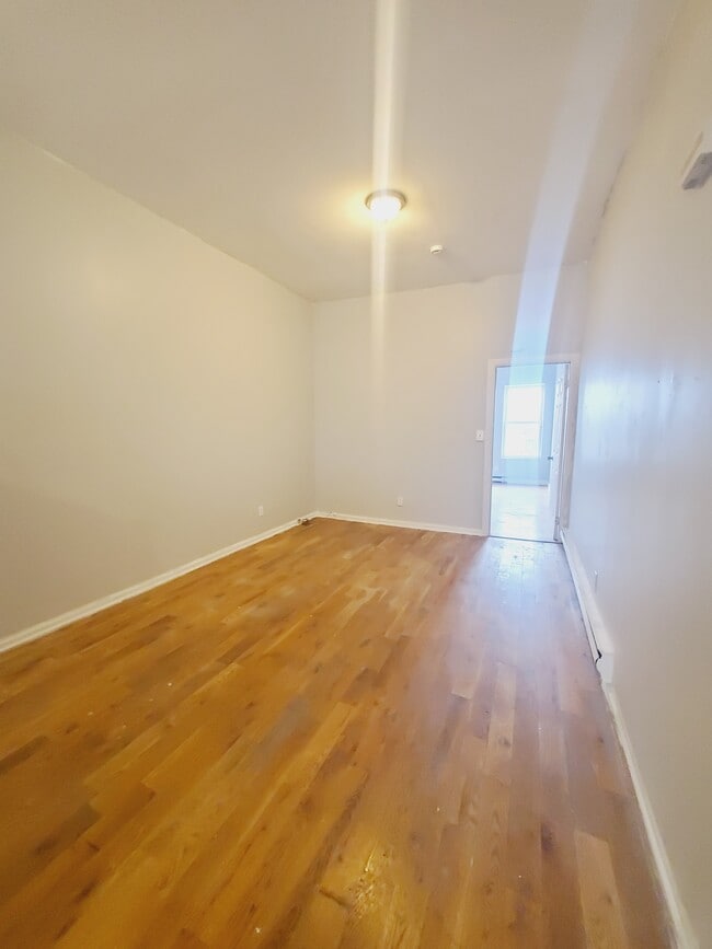 Foto del edificio - 366 Forrest St