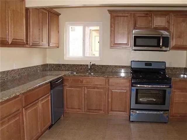 Primary Photo - 2838 Fairmount Ave