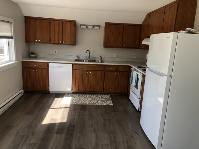 Kitchen - 706 Forest Ave