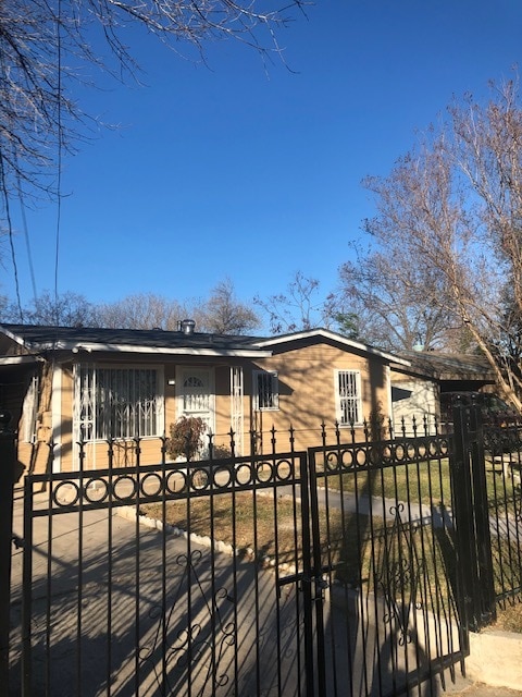 Building Photo - 315 Vickers Ave