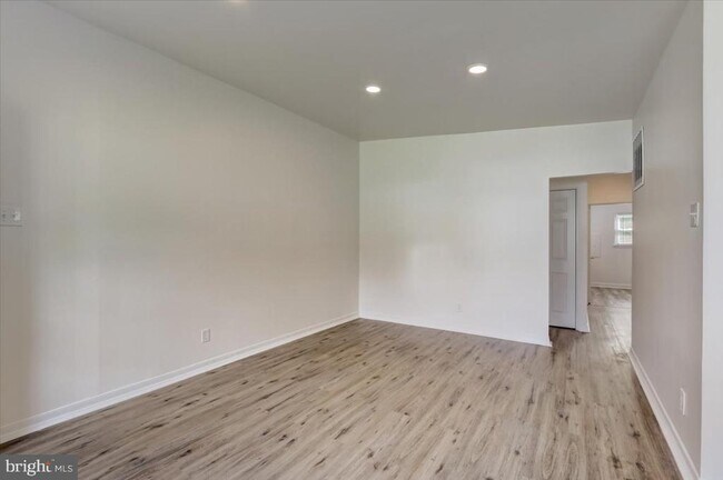 Foto del edificio - 9302 Trout Rd