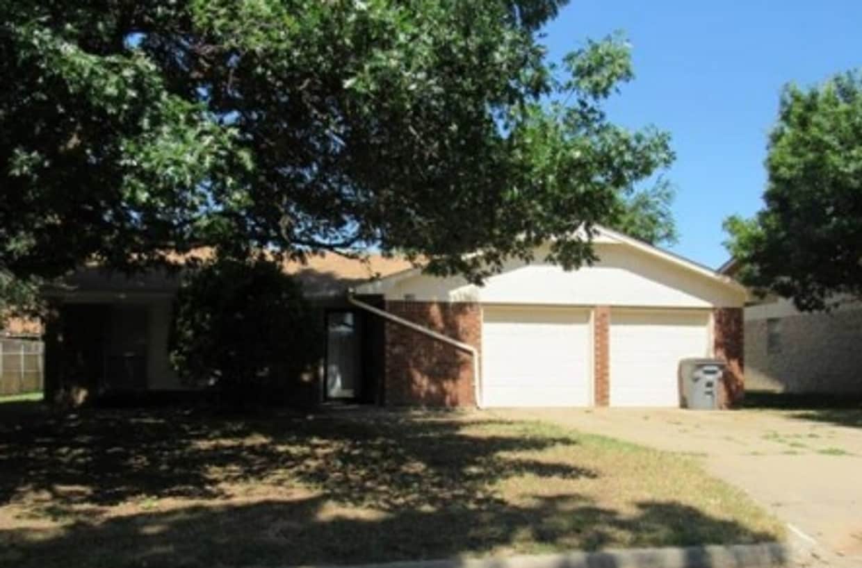 Primary Photo - 2306 NW 75th St