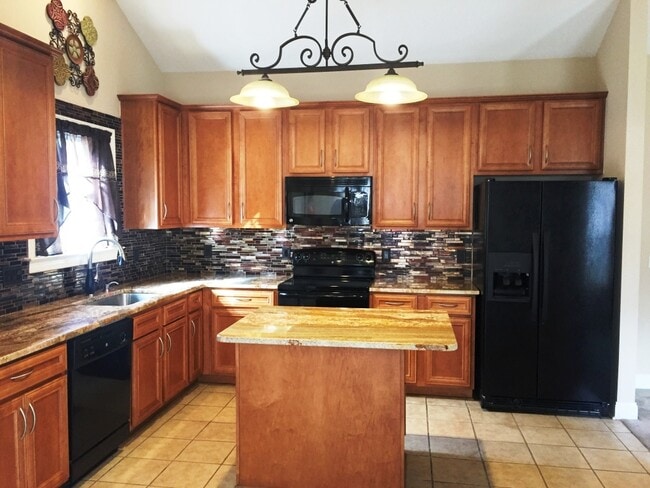 Building Photo - 421 Braxman Ln