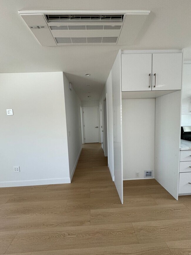 Foto del edificio - Spacious 1000 Sq. Ft. Single-Floor Back AD...