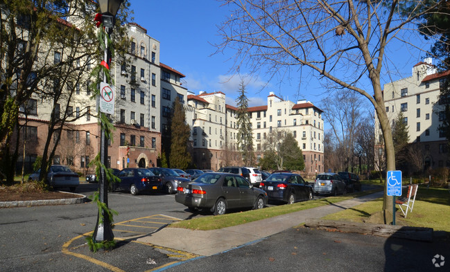 Building Photo - Wykagyl Garden Apartments