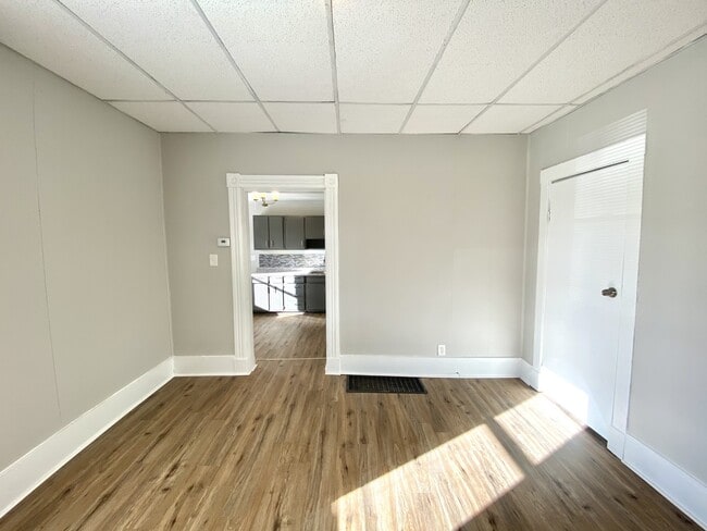 Building Photo - 906 Vine St