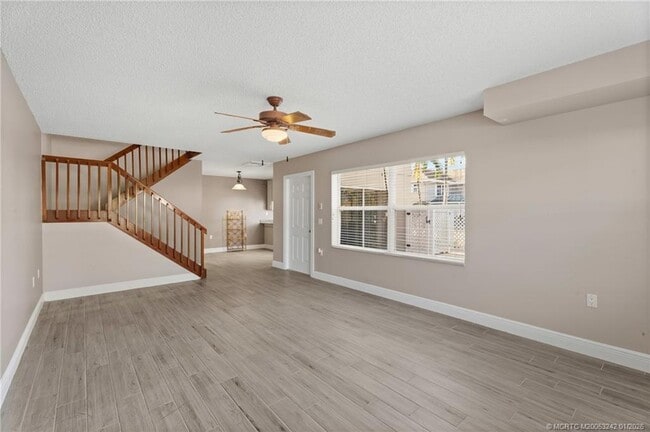 Building Photo - 3253 SW Sunset Trace Cir