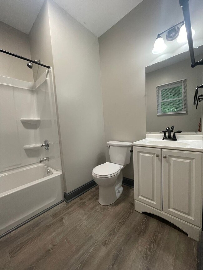 Foto del edificio - Newly Fully Renovated 3 bedroom 2 bath hom...