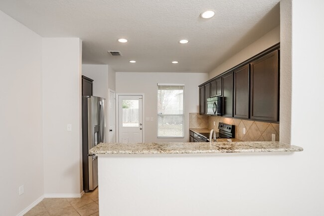 Building Photo - 467 Walnut Crst