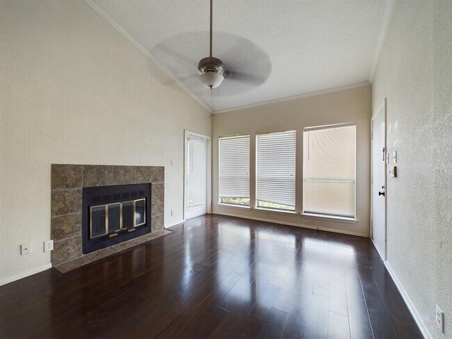 Foto del edificio - 807 W 25th St