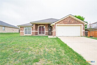 Building Photo - 305 Hedy Dr