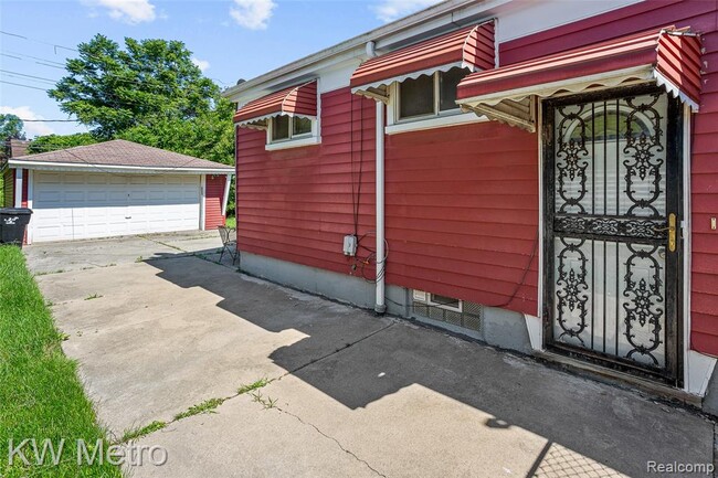 Building Photo - 1686 Bassett St