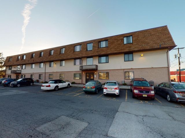 Primary Photo - 846 Riverside Ave
