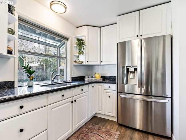 Foto del edificio - Southwood Ranch | 4 Bed / 3 Bath / 1,950 sq ft | Lake Oswego Schools
