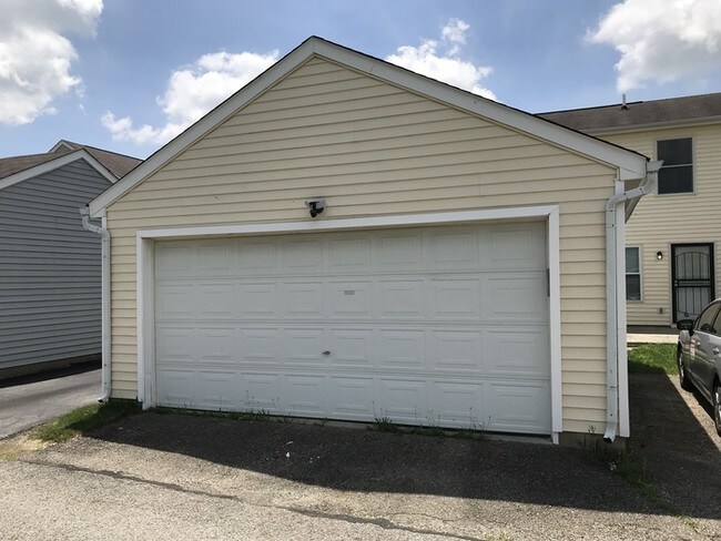 Building Photo - 2740 Patrick Henry Ave