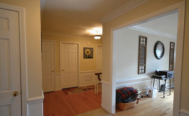 Foto del edificio - 207 Hawthorn Dr