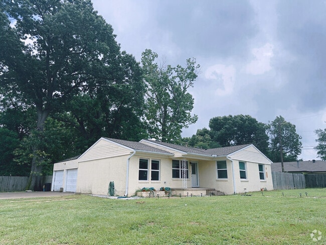 Building Photo - 313 Lovers Ln