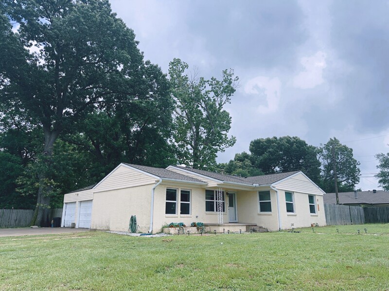 Primary Photo - 313 Lovers Ln