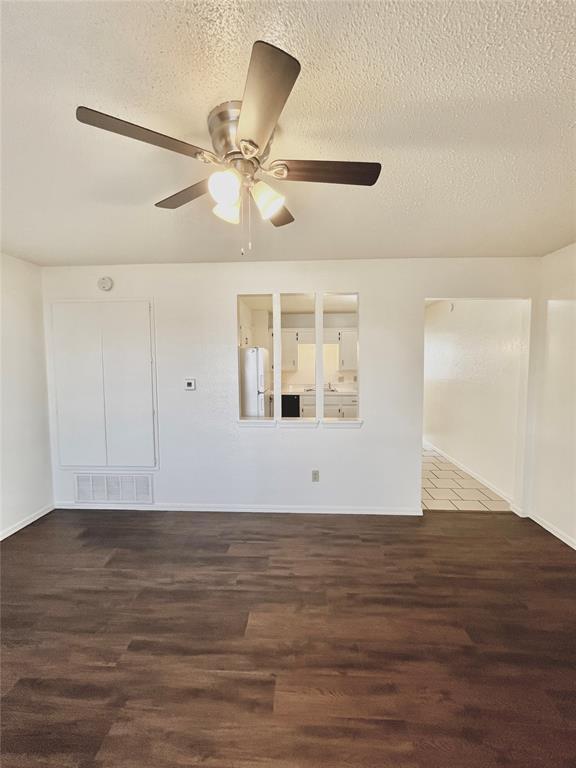 Building Photo - 1901 E Lindsey St