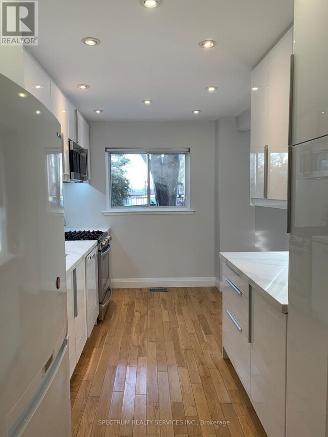 Building Photo - 25-25 Esterbrooke Ave