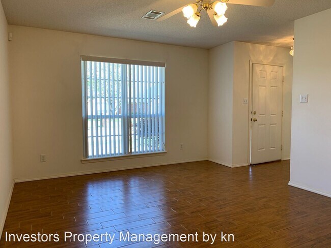 Building Photo - 3 br, 2 bath Apartment - 8800 South 15th St