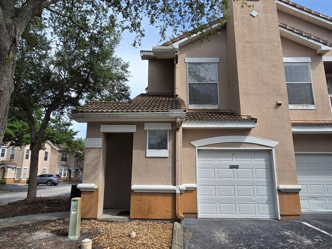 Building Photo - Beautiful 2-Bedroom Condo in the Heart of New Tampa