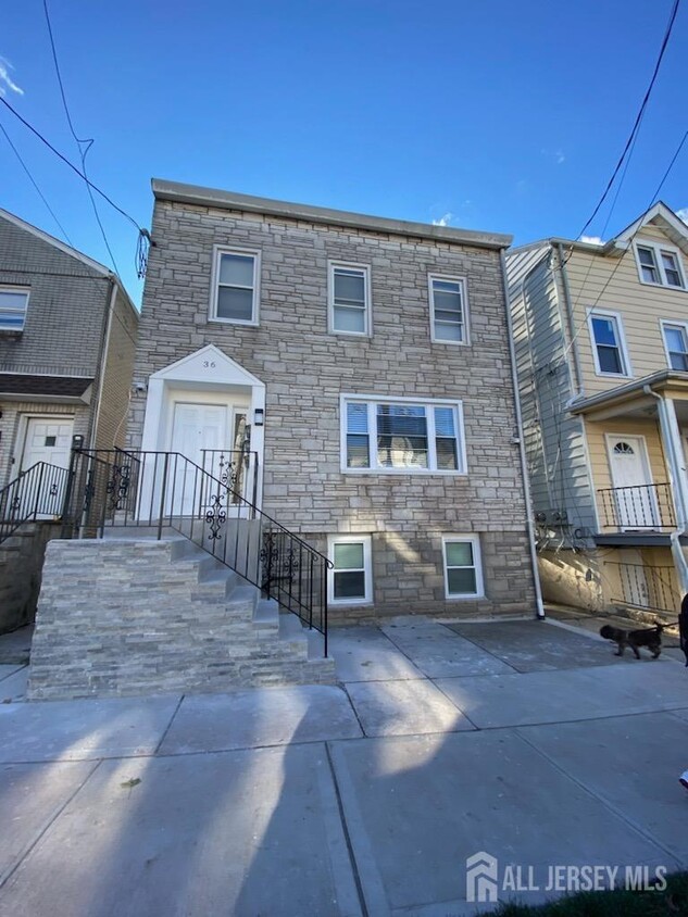 Primary Photo - 36 Division St