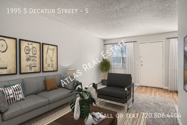 Building Photo - ONE MONTH FREE! Spacious and Bright - 1 be...