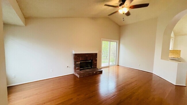Foto del edificio - Charming 3 bedroom 2 bathroom Highland hom...