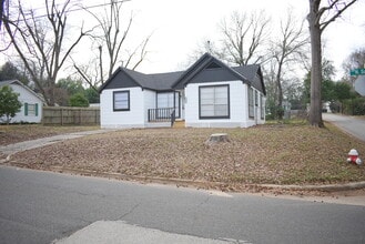 Building Photo - 221 N Sanders St