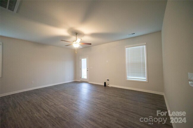 Foto del edificio - 8221 McCormick St