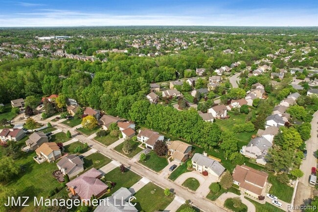 Building Photo - 4 br, 3.5 bath House - 7316 Silver Leaf Lane,