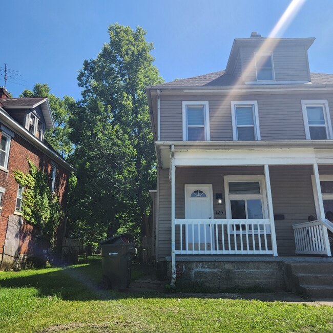 Foto del edificio - 1455 E Mound St