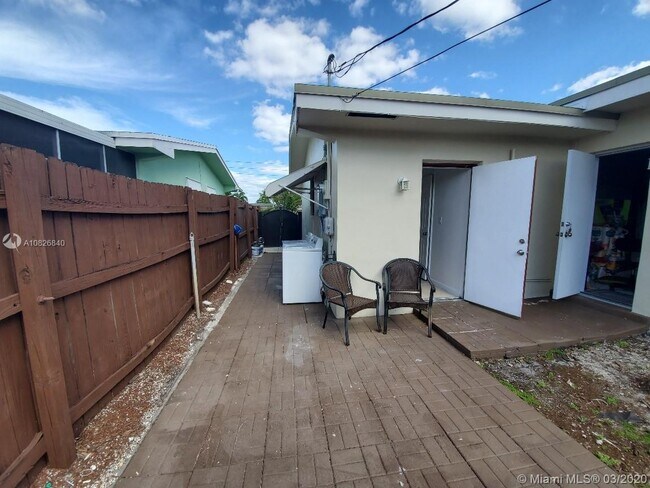 Building Photo - 1410 NW 85th Way