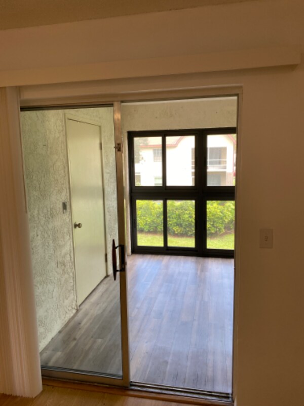 Foto del edificio - 3073 Sir Hamilton Cir