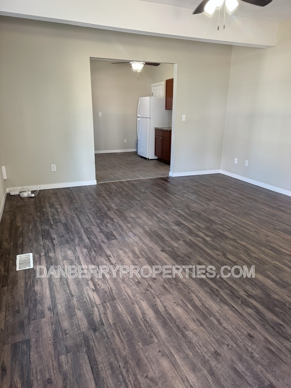 Building Photo - 425 N Cory St
